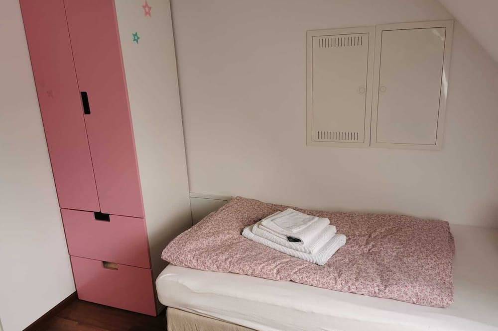 Ganze Wohnung, Urlaub am Mittelpunkt. Frisch sanierte Ferienwohung in der ehemaligen Bäckerei in Vogtei, Hainich