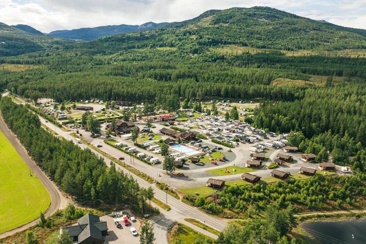 Location de vacances pour 4 personnes, avec vue et bassin pour enfant ainsi que jardin et piscine, animaux acceptés dans Bø - 2