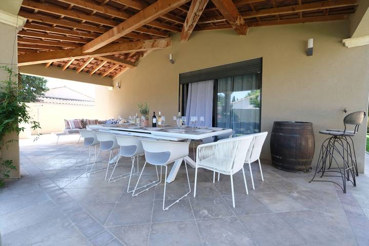Location de vacances pour 12 personnes, avec jardin et piscine, animaux acceptés à Salon-de-Provence - 3