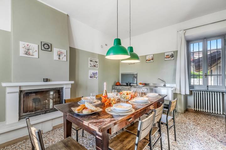 Location de vacances pour 7 personnes, avec balcon dans Angera - 3