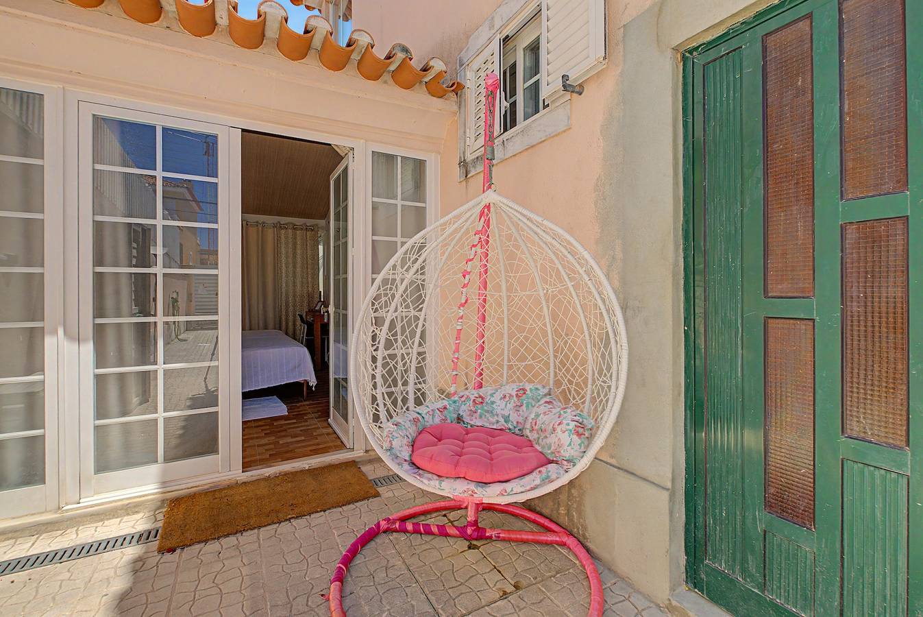 Entire studio, O Cantinho do Sol in Talaíde – Cozy Retreat Between Coast and Lisbon in São Domingos de Rana, Costa de Lisboa