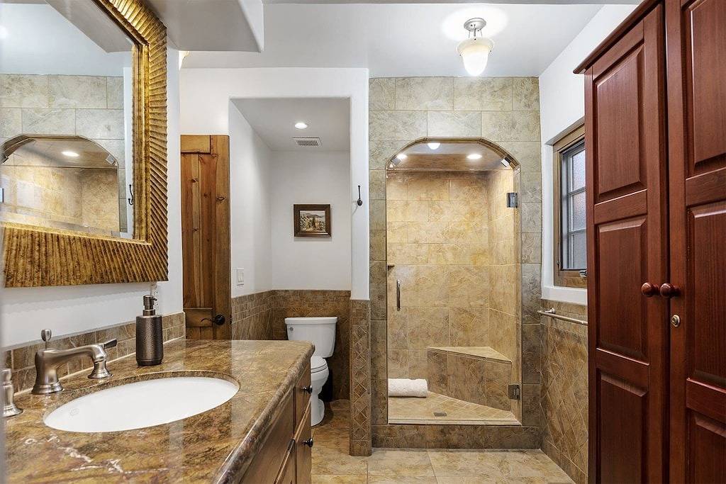 Right on the Plaza next to O'keeffe Museum in Santa Fe, Santa Fe County