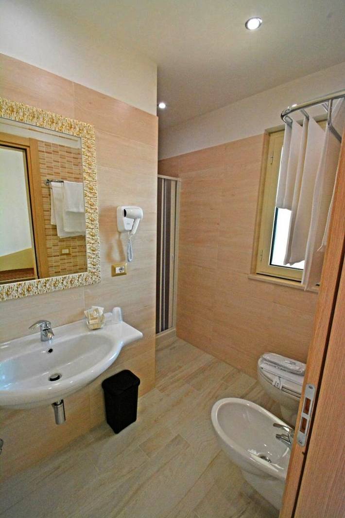 Hôtel pour 4 personnes, avec terrasse ainsi que vue et piscine à Peschici - 4