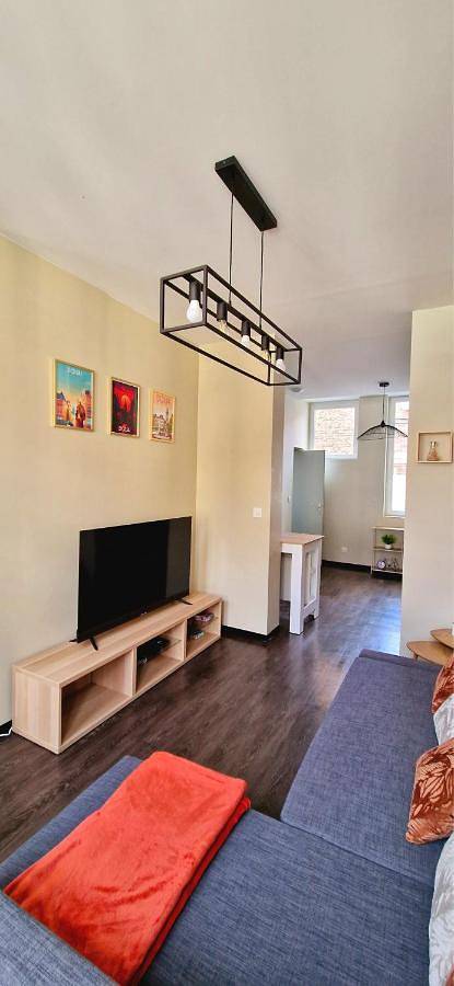 Appartement entier, Two-Bedroom Apartment with City View in Douai, Département Nord