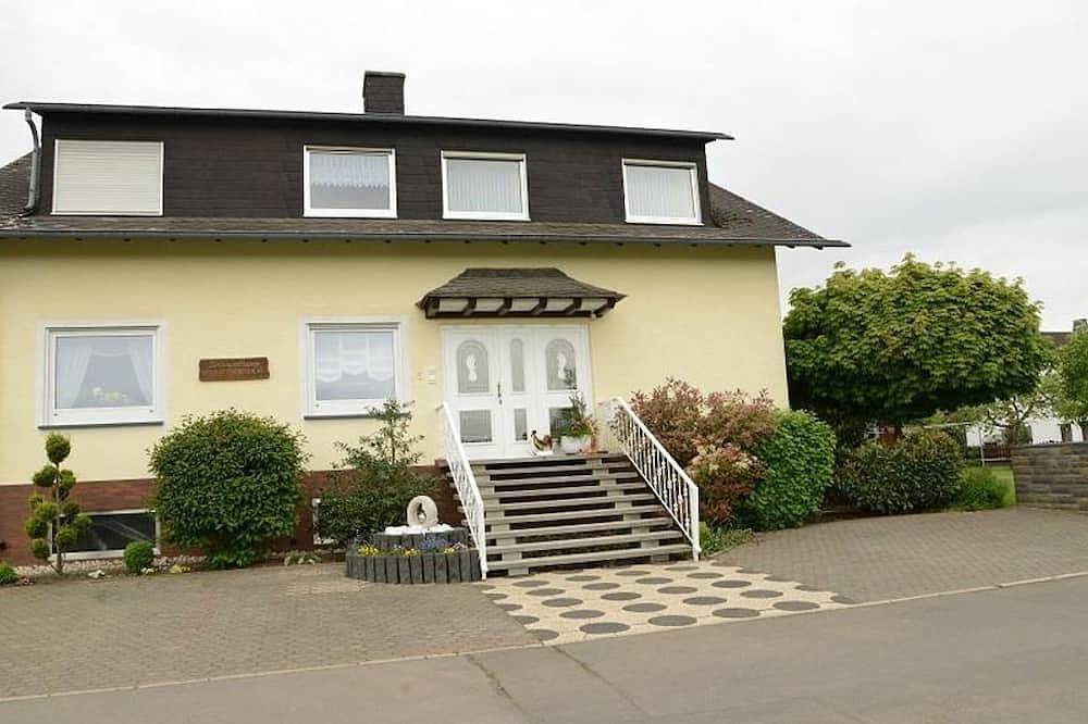 Ganze Wohnung, Haus Kotthoff - 5-Bettwohnung mit 2 sep. Schlafzimmern in Valwig, Cochem-Zell