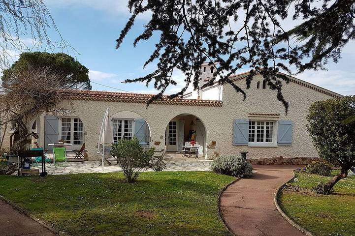 Location de vacances pour 14 personnes, avec Terrasse et Jardin à Castelmaurou
