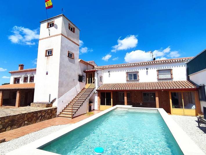 Casa rural para 9 personas, con jardín además de vistas y piscina en Ossa de Montiel