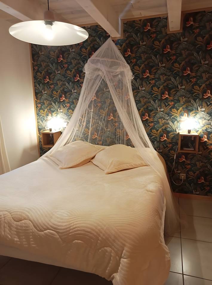 Le Charron Guesthouse – L'Enclume Room in Saint-Étienne-du-Vigan, Haute-Loire