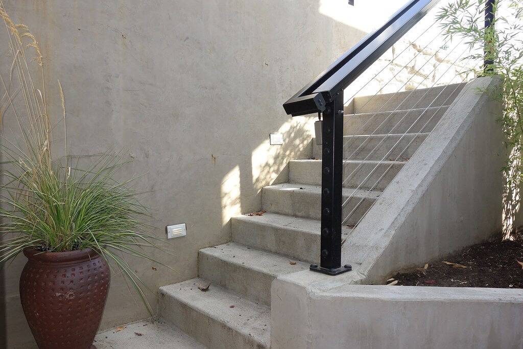 Ganze Wohnung, Modernes, wunderschön gelegenes Reed College Apartment mit 2 Schlafzimmern und eigener Terrasse in Portland, Multnomah County