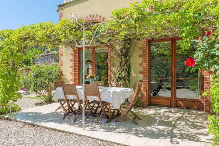 Casa vacanze "Gîte Sous La Tonnelle" al Mas du tilleul, grande piscina, terrazza privata in Courry, Cevenne