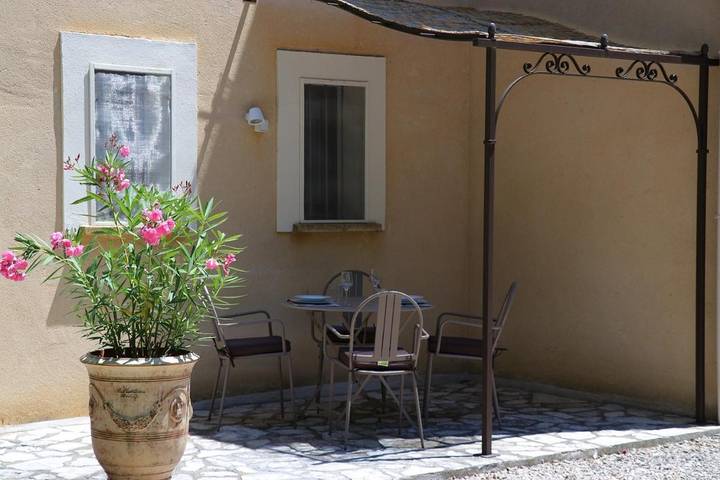 Gîte pour 2 personnes, avec vue ainsi que piscine et jardin à Faucon - 2