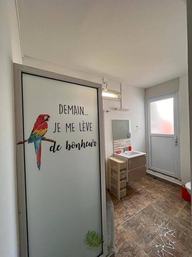 Gîte pour 3 personnes, avec terrasse et piscine à Baillif - 2