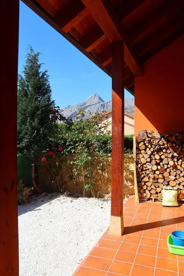 Casa de vacaciones para 6 personas, con terraza además de vistas y jardín - 1