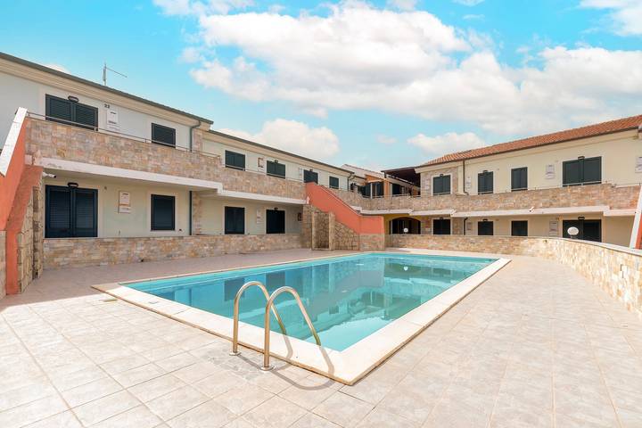 Appartement entier, Appartement 'Le Residenze Di Anna' avec vue sur mer, piscine partagée et climatisation in La Ciaccia, Valledoria