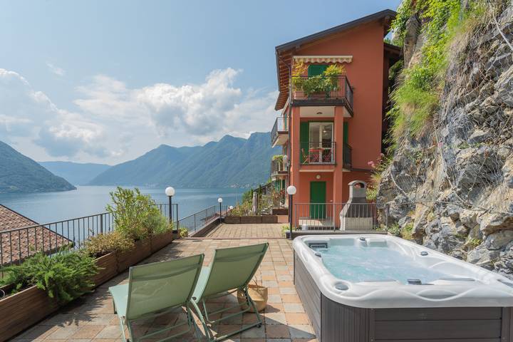 Ferienwohnung für 2 Personen, mit Balkon und Whirlpool sowie Terrasse und Garten in Colonno