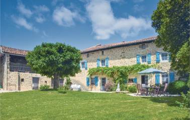 Maison de vacances pour 12 personnes, avec jardin ainsi que terrasse et piscine en Charente