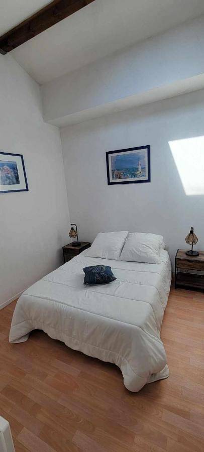 Gîte pour 4 personnes, avec balcon, adapté aux familles dans Office De Tourisme De Saint Cyr Sur Mer - 4