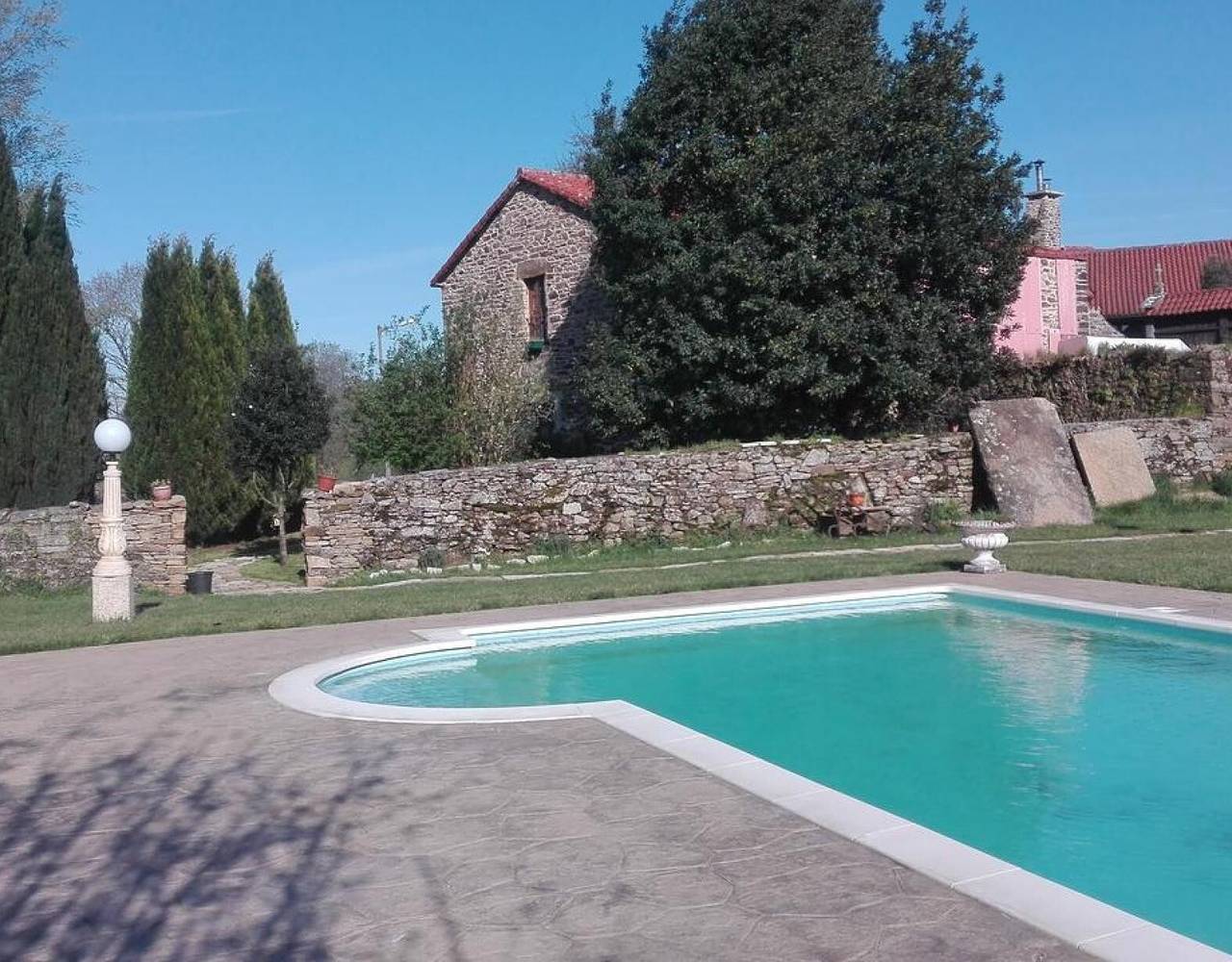 Casa rural 'Os Vilares Li' con piscina compartida, terraza privada y Wi-Fi in Santiago de Compostela, Provincia de La Coruña