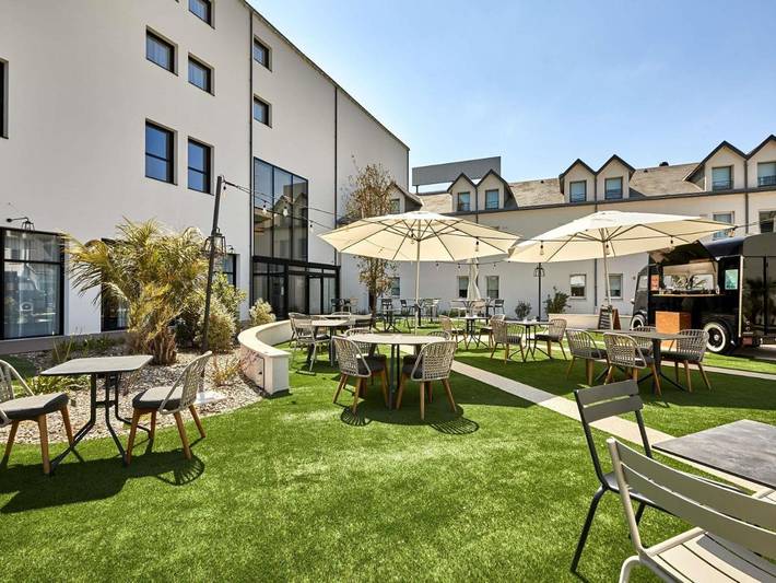 Hôtel pour 2 personnes, avec Terrasse ainsi que Jardin et Piscine
