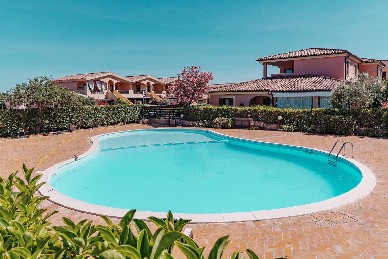 Appartement entier, Appartement « Casa Vacanze Arancia » avec piscine partagée, terrasse privée et climatisation in Maltineddu, Olbia