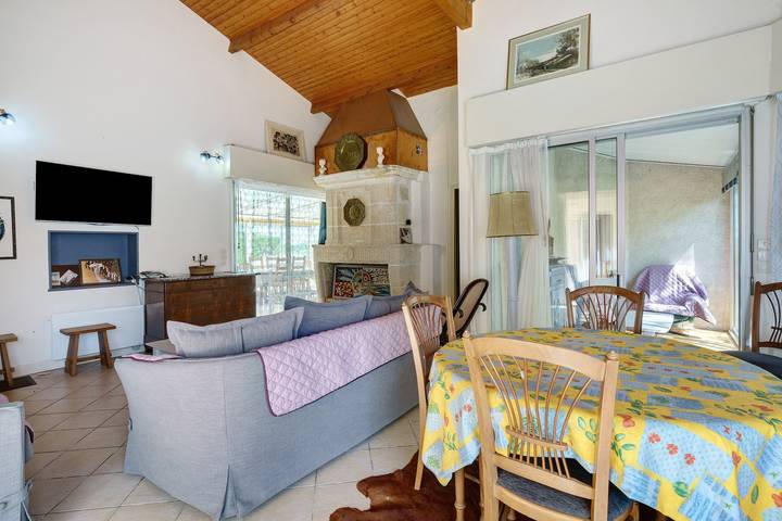 Maison Jasmin: casa vacacional con piscina privada, terrazas y Wi-Fi in Corme-Écluse, Saintes region