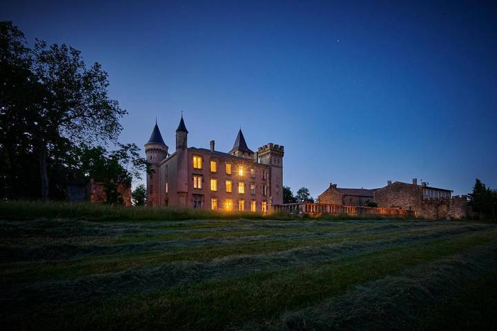 Chambre d’hôte pour 2 personnes, avec Terrasse et Jardin ainsi que Piscine et Vue à Saint-Gaudéric
