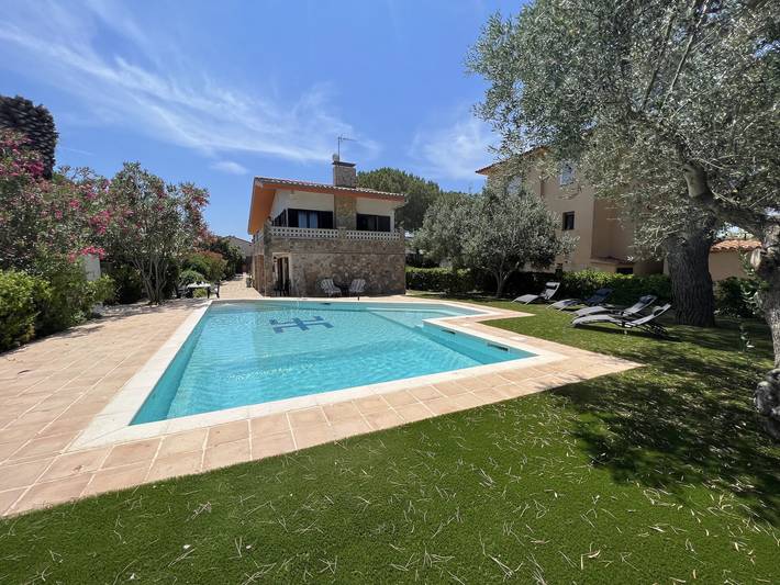 Chalet para 10 personas, con terraza además de jardín y jacuzzi en Provincia de Gerona - 2