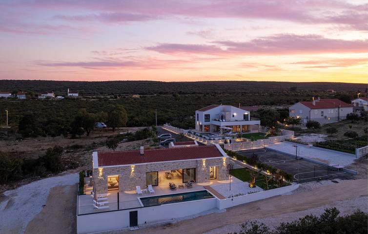 Feriehus for 8 personer med sauna in Općina Sveti Filip i Jakov, Zadar