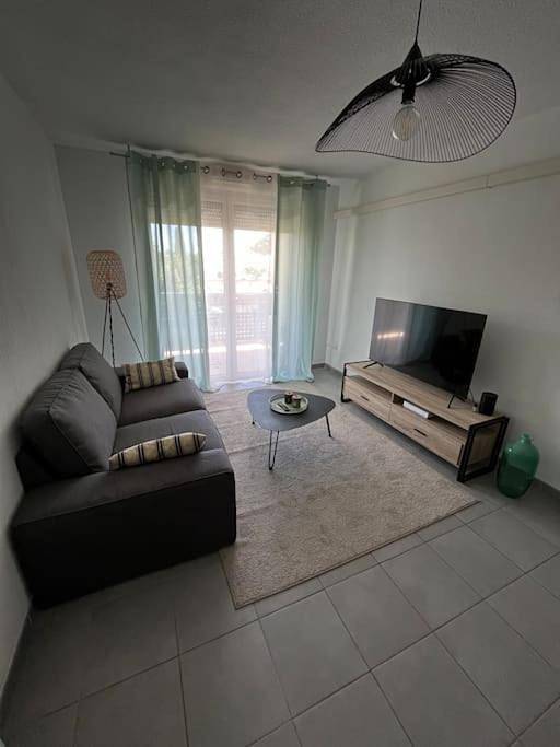 Appartement entier, Joli appt 45 m2 avec terrasse in Lunel, Côte méditerranéenne (France)