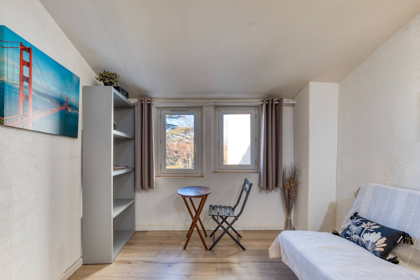 Apartamento entero, Apartamento 'Sous Les Toits' con Wi-Fi y aire acondicionado in Pézenas, Côte d'Améthyste