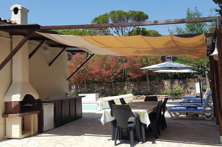 Villa pour 6 personnes, avec Balcon et Terrasse ainsi que Jardin et Piscine dans Boulouris