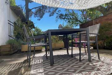 Location de vacances pour 6 personnes, avec piscine ainsi que jacuzzi et jardin à Saint-Morillon