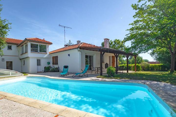 Villa pour 10 personnes, avec jardin et piscine - 1