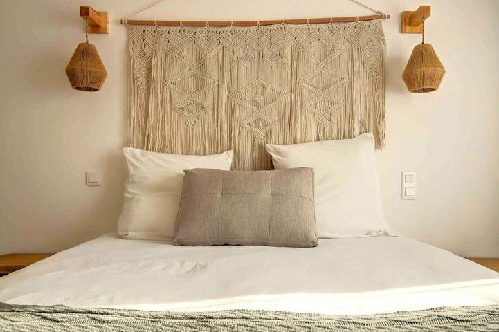 Location de vacances pour 8 personnes, avec terrasse ainsi que jardin et piscine, animaux acceptés à Peyrole - 4