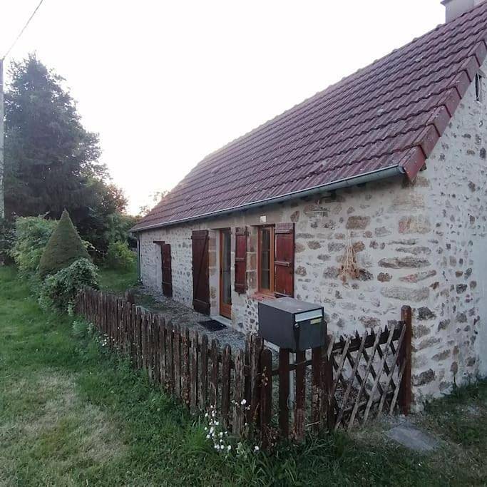 Gîte pour 5 personnes, avec jardin et vue à Le Theil