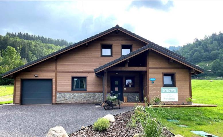 Gîte pour 8 personnes, avec Jacuzzi et Terrasse ainsi que Jardin et Vue à Plainfaing