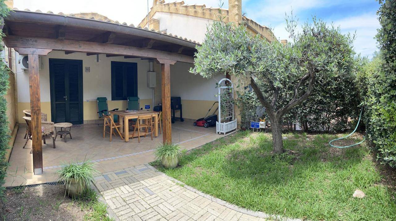 Villetta sul mare in Resort Village in Spiaggia di Campofelice di Roccella (Campofelice di Roccella), Campofelice di Roccella