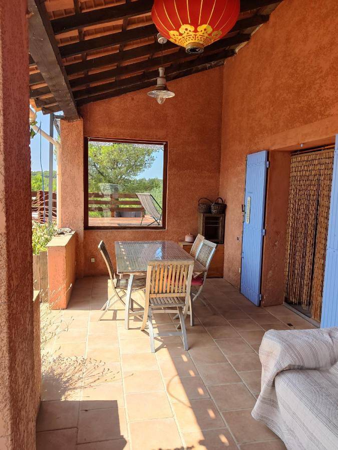 Location de vacances pour 5 personnes, avec piscine ainsi que vue et terrasse, adapté aux familles à Rognes - 4