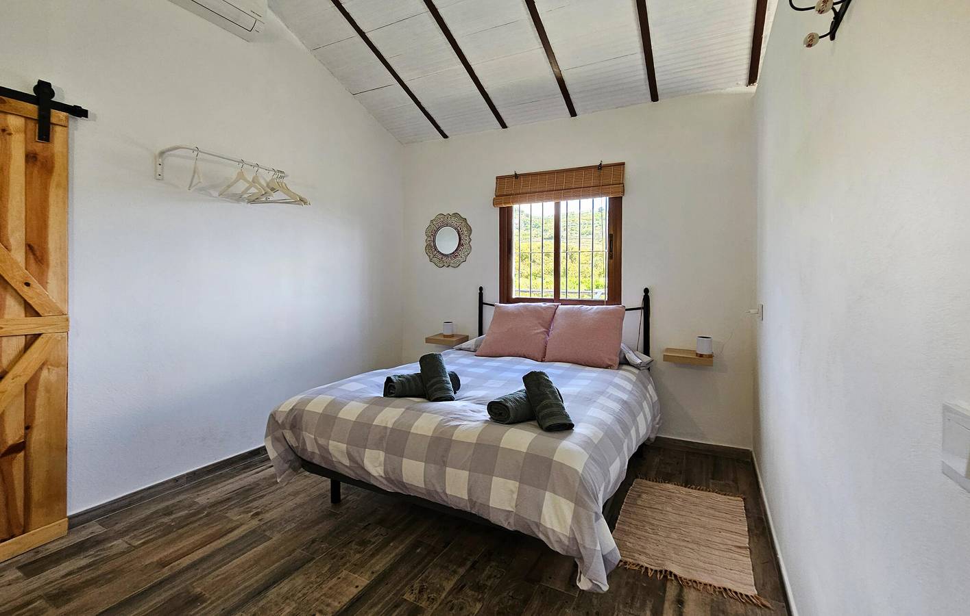 Encantador apartamento con piscina y terraza cerca de los lugares de interés de Yunquera in Yunquera, Sierra de las Nieves