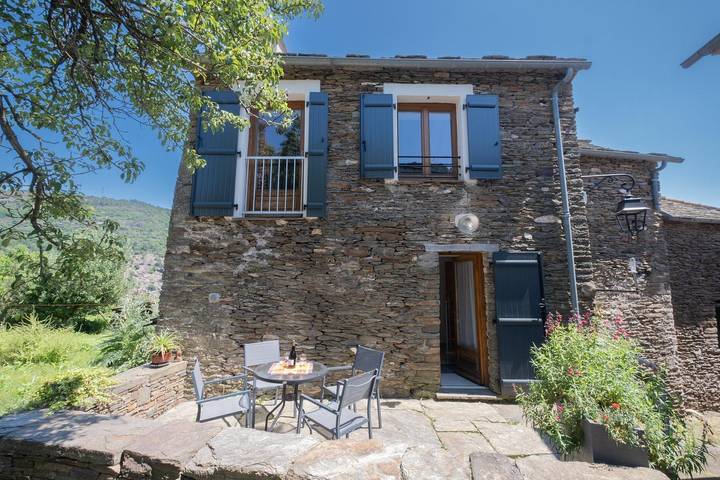 Gîte pour 4 personnes, avec Terrasse ainsi que Jardin et Vue