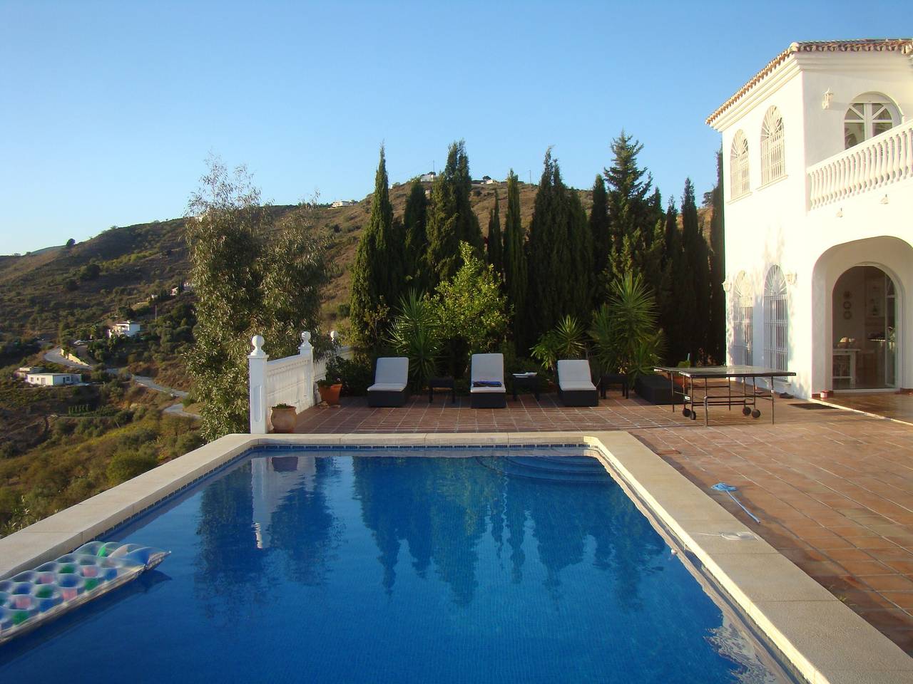 Villa 'Axarquia' con vistas al mar, piscina privada y aire acondicionado in Moclinejo, Costa del Sol