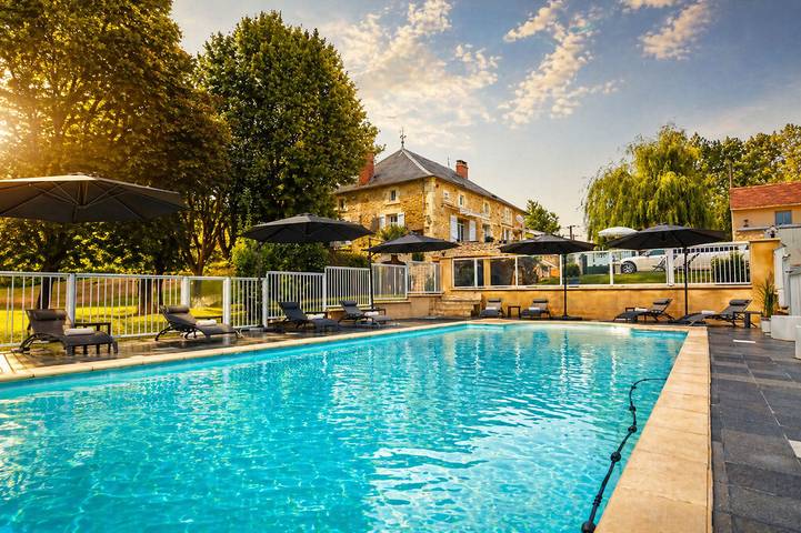 Gîte pour 8 personnes, avec Balcon et Jacuzzi ainsi que Terrasse et Jardin