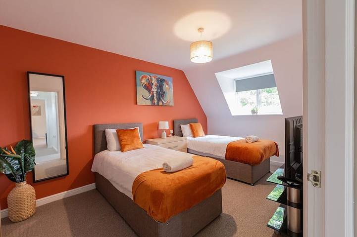 Entire apartment, 2 bed | Sleeps 5 | Free Parking in Birmingham, Birmingham Area