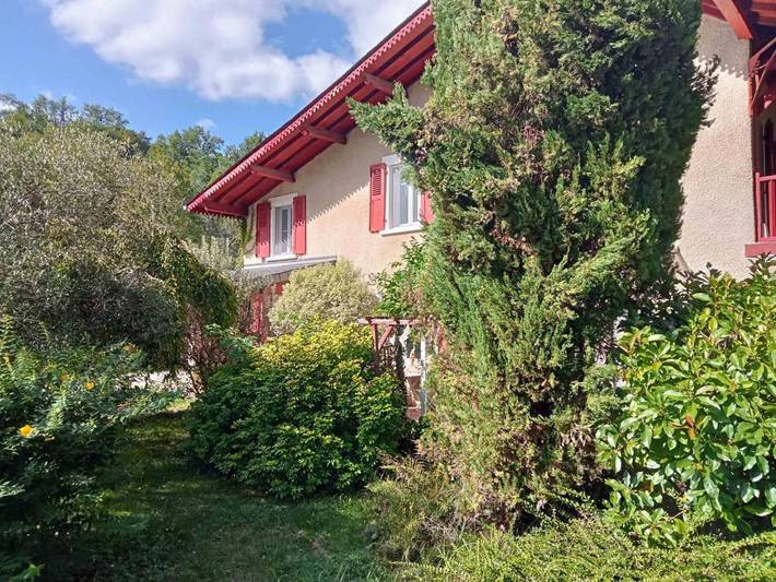 Location de vacances pour 4 personnes, avec terrasse ainsi que vue et jardin à Gan - 3