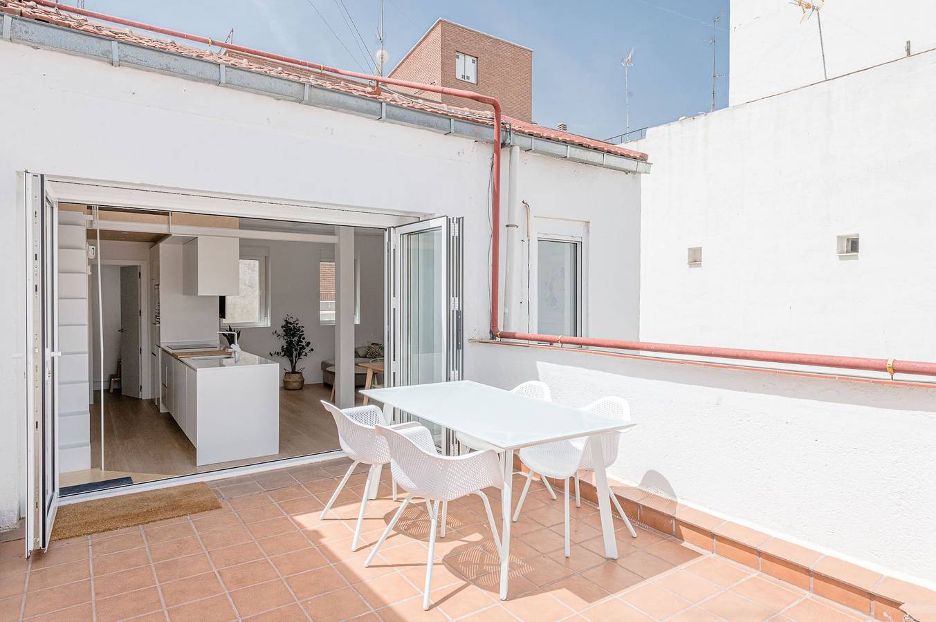 Apartamento entero, Housing Cuatro Caminos by Sharing Co in Tetuán (desambiguación), Madrid