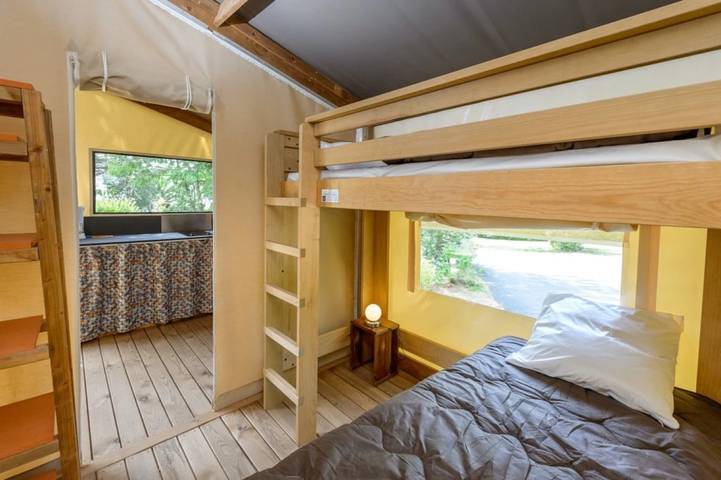 Tente pour 4 personnes, avec bassin pour enfant dans le Finistère - 4