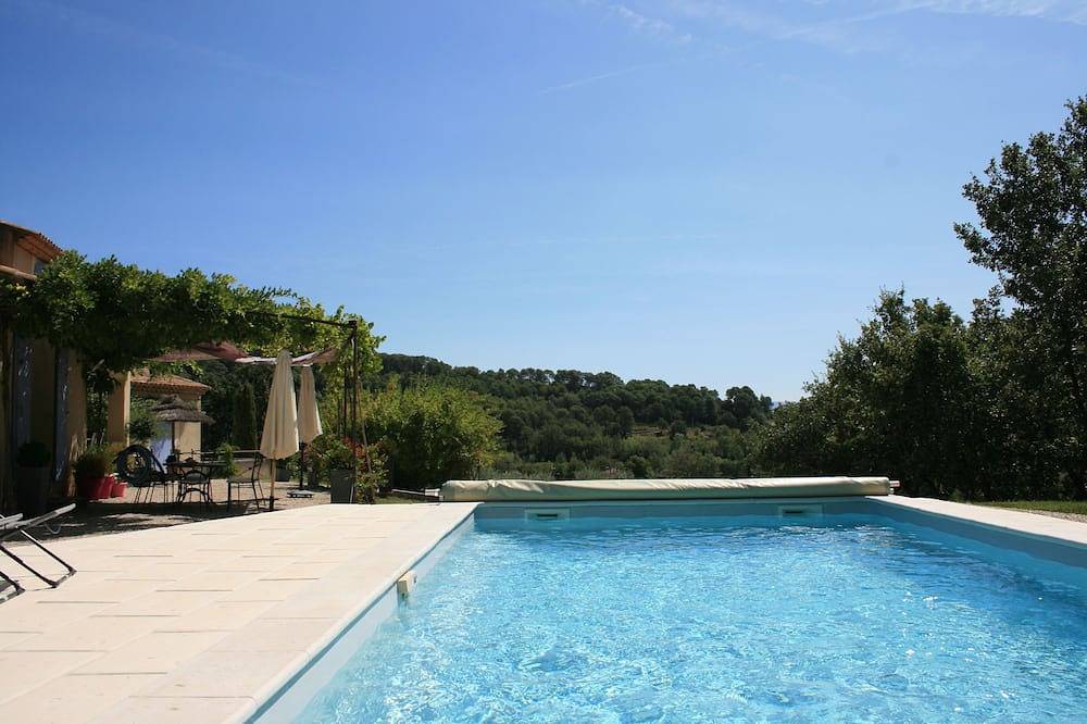 Villa Provençale privater Pool mit Balneotherapie auf 3500 m2 Grundstück Wifi in Villelaure, Regionaler Naturpark Luberon
