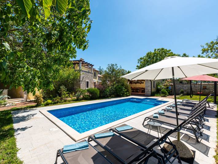 Ferienhaus für 12 Personen, mit Balkon und Garten