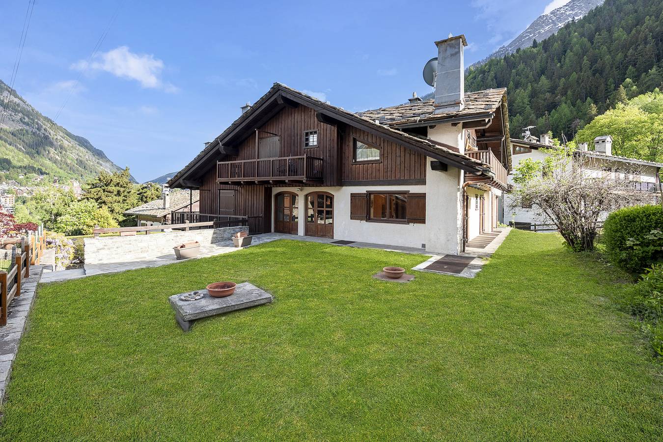 Ganze Wohnung, Ferienwohnung in Mountain View: Gemütlicher Rückzugsort in der Nähe von Skiliften und Restaurants in Dolonne, Courmayeur