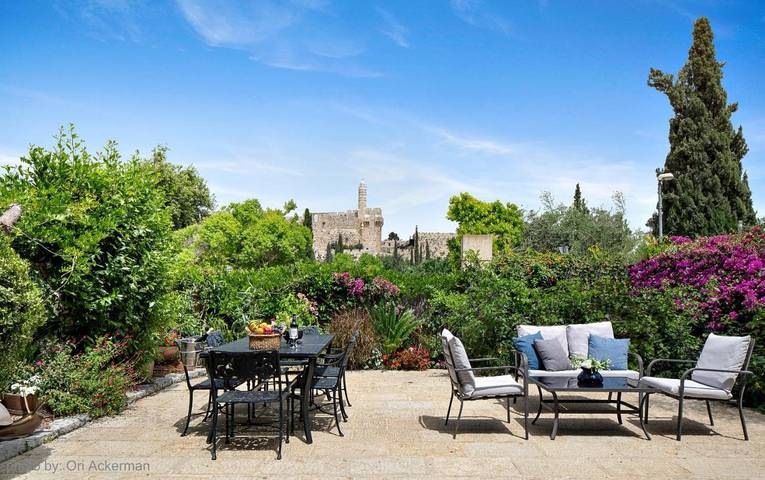 Ferienwohnung für 7 Personen, mit Ausblick und Garten in Jerusalem